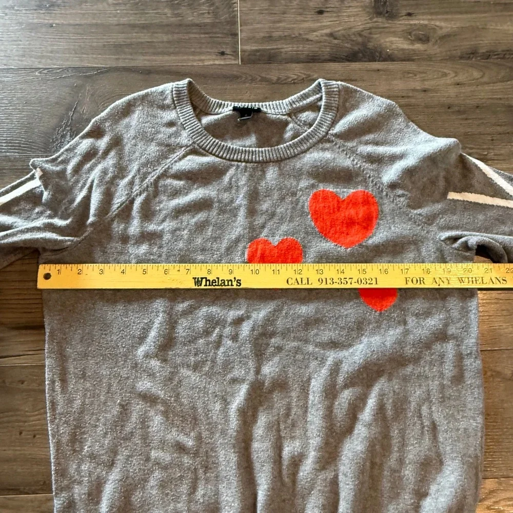 Torrid Grey Cotton Love Heart Graphic Raglan Sleeve‎ Sweater Size 0 Large